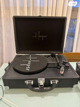 פטיפון מזוודה Harper HTR-8