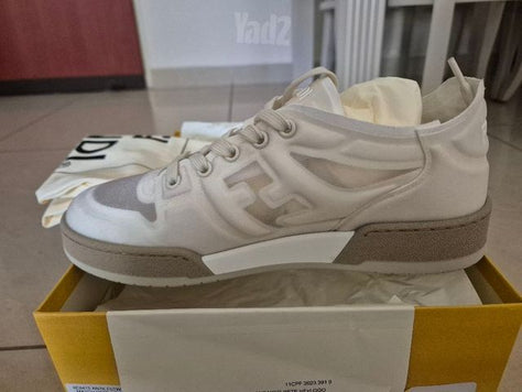 סניקרס של Fendi