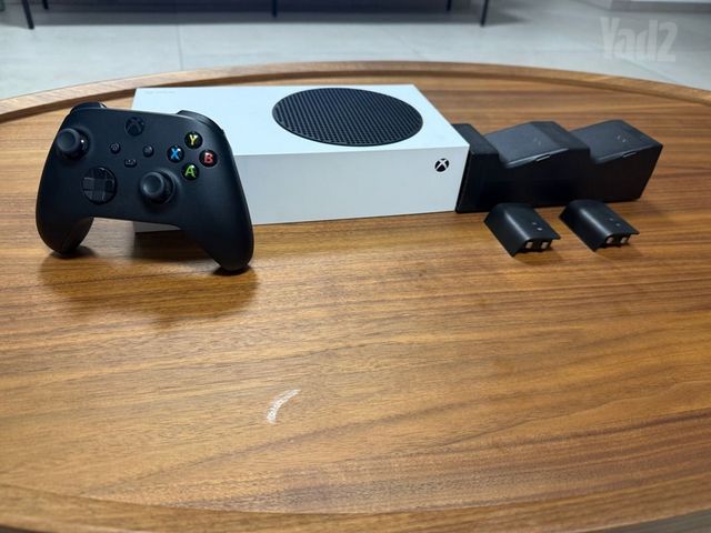 xbox series s + שלט + הטענה