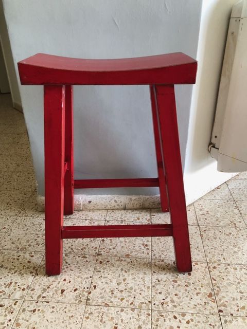 כסא בר אדום