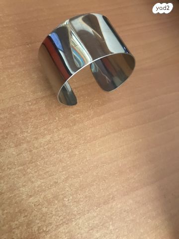 צמידים ליד
