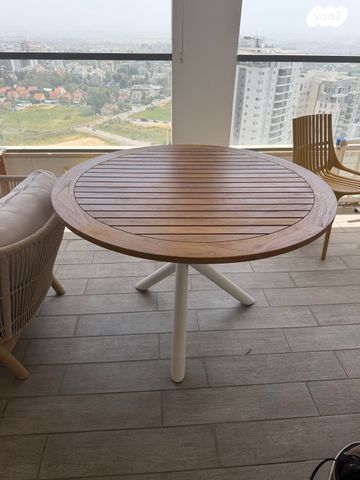 שולחן מרפסת