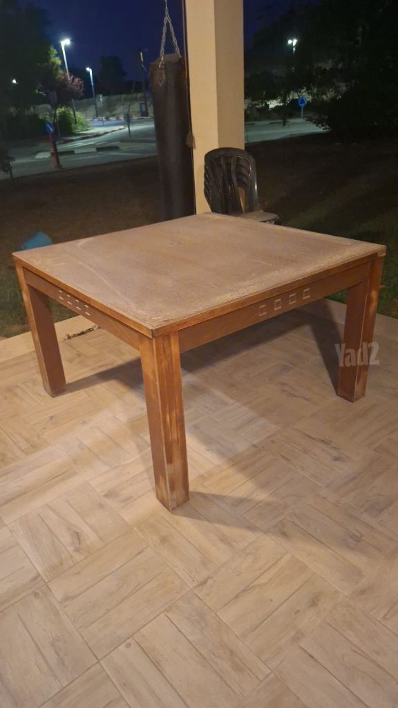 שולחן אירוח