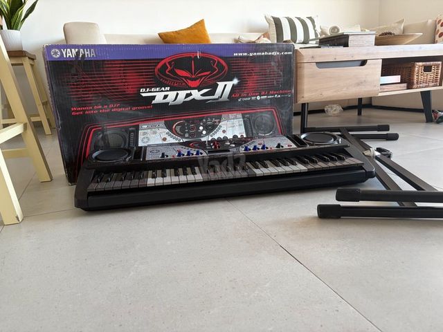 אורגן חדש של Yamaha DJX-II