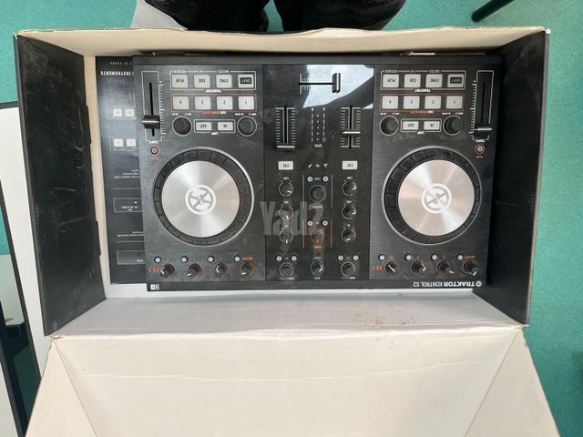 קונטרולר DJ TRAKTOR KONTROL S2