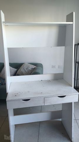 שולחן צר