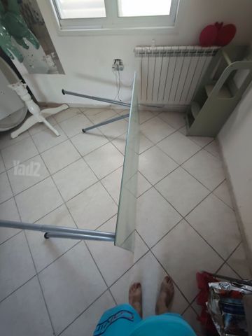 שולחן זכוכית