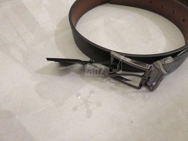 חגורת GUESS שחורה