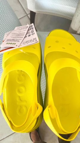 נעלי לנשים Crocs