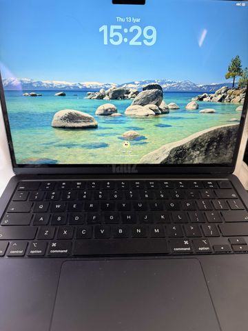 MacBook Air 13 in m5 512gb 24r