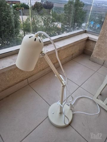 מנורת שולחן