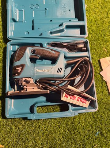 מסור אנכי Makita