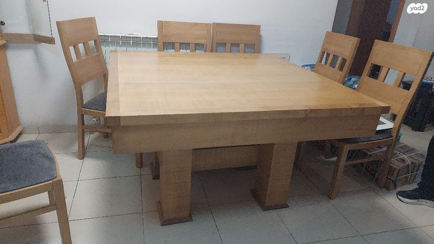 שולחן אוכל