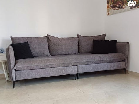 ספה מעוצבת, במצב חדש .