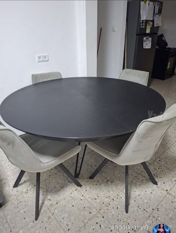 שולחן