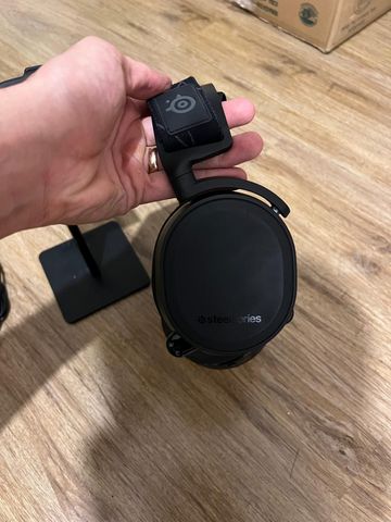 SteelSeries Arctis 7 Pro וסטנד