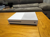 Xbox One S + 3 שלטים וכבלים
