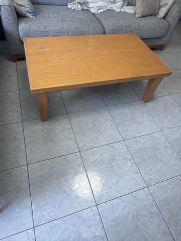 שולחן עץ