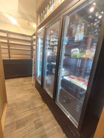 מקרר לעסק