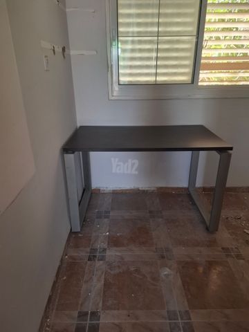 שולחן