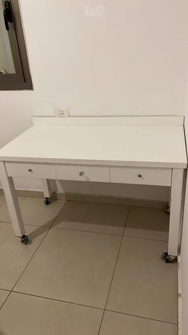 שידת עץ מלא
