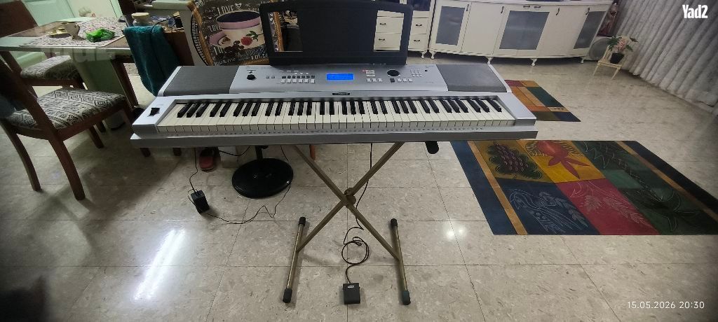 מצב מעולה Yamaha DGX-220,