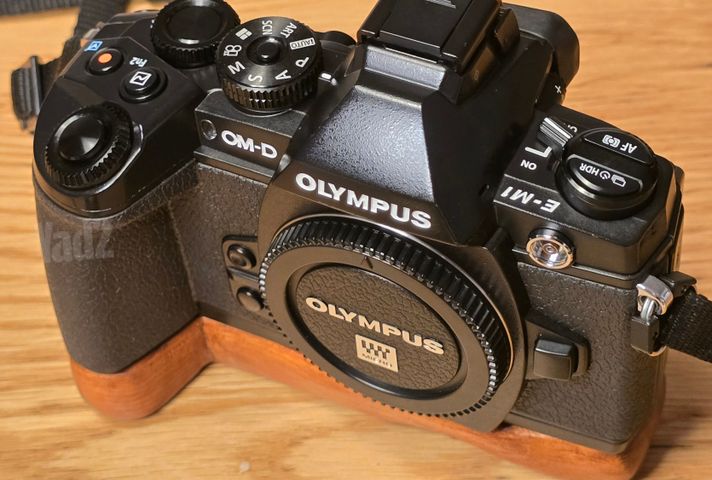 OLYMPUS OMD- EM1 MK1