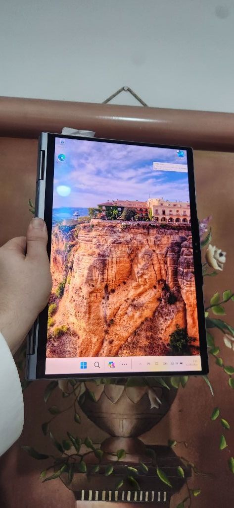 X1 YOGA GEN 7 מגע