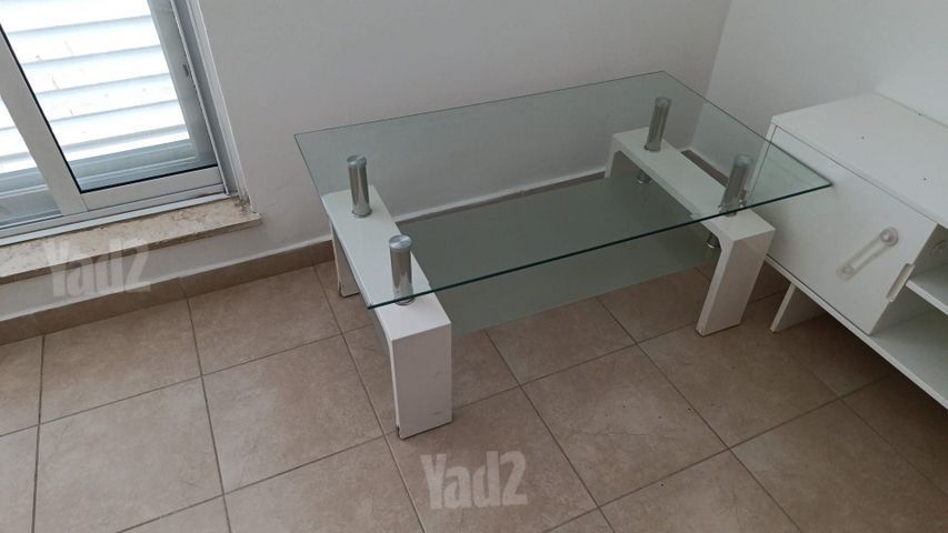 שולחן זכוכית