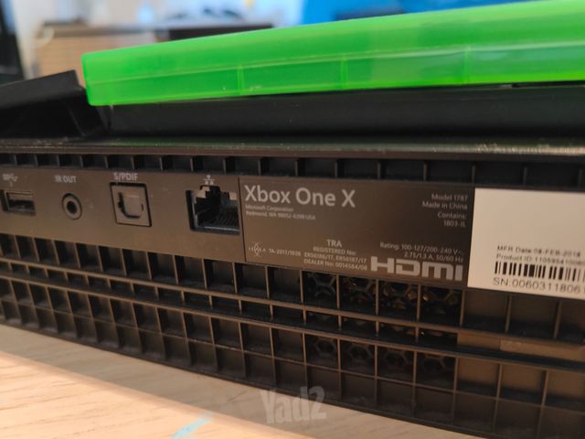 Xbox one x+TV+joysticks3