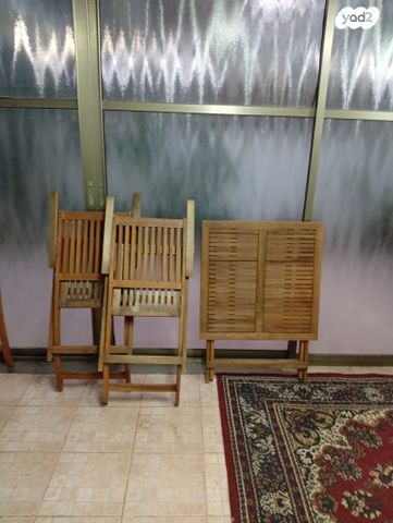 שולחן עץ לפינת אוכל