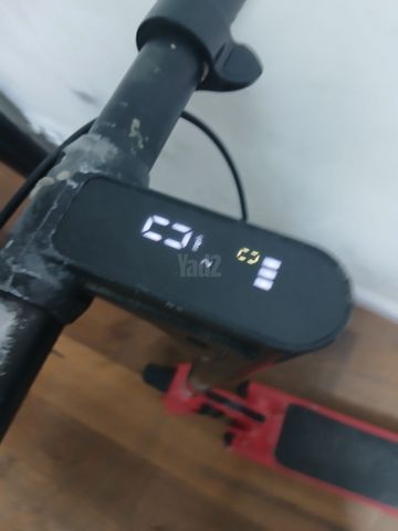 קורקינט וקסדה