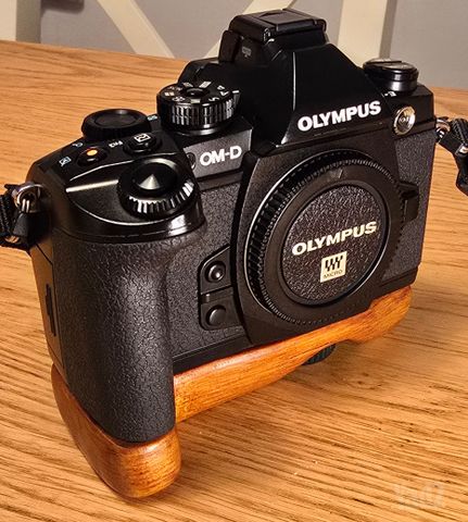 OLYMPUS OMD- EM1 MK1