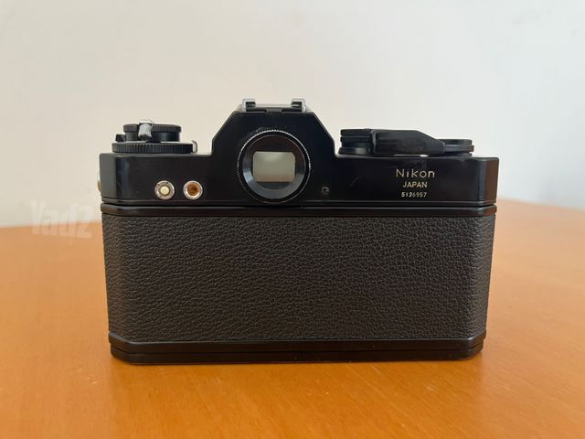 Nikkormat EL + Nikkor 35-105mm