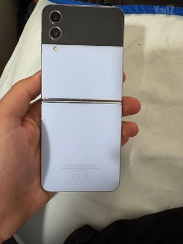 Galaxy Z flip 4