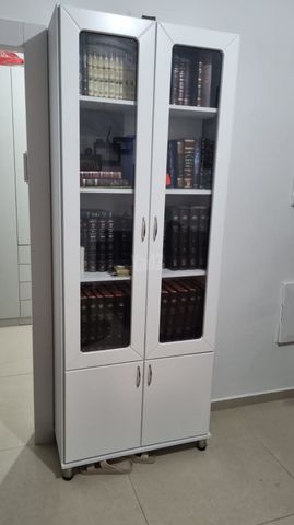 ארון ספרים