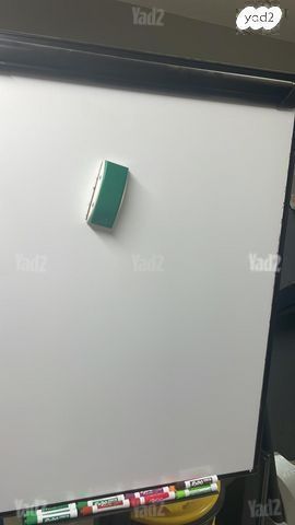 לוח מחיק עם גלגלים