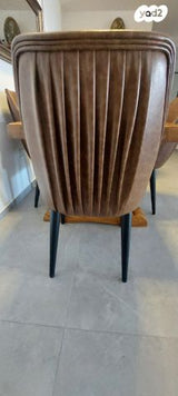Chaise en simili cuir