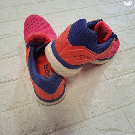 נעלי ריצה Adidas Boost 7. 