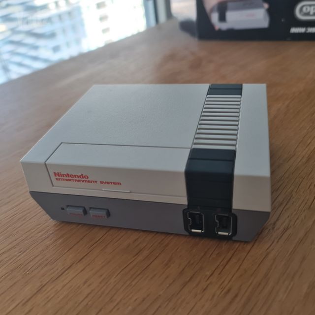 NES Classic Mini + שלט נוסף
