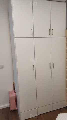 ארון דלתות לבן