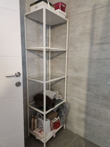 ארון מדפים
