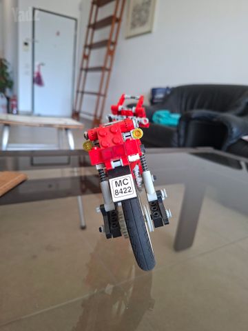 אופנוע לגו בן 40