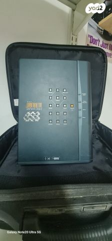 מקרן (Projector)