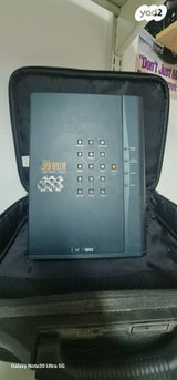 מקרן (Projector)