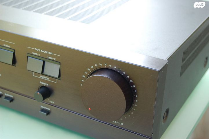 מגבר Luxman LV-100