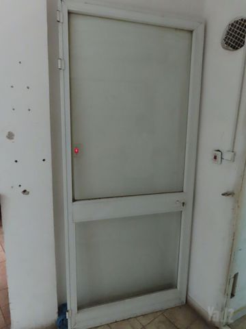 דלת אלומיניום