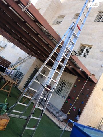 סולם אלומיניום מקצועי תקני 9 מ