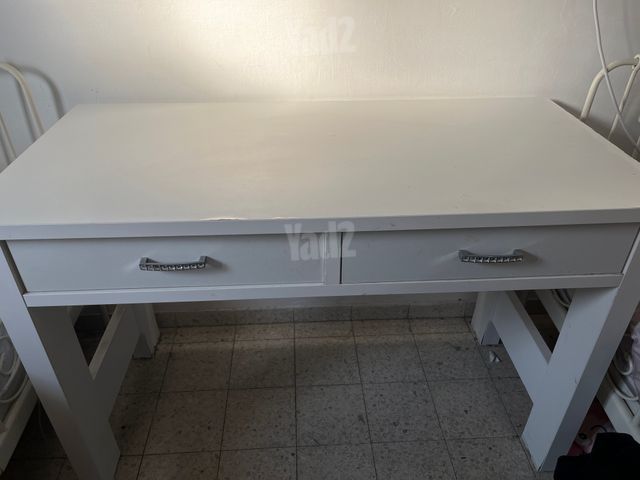שידת דמוי עץ