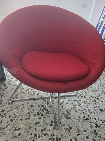 כסא אדום